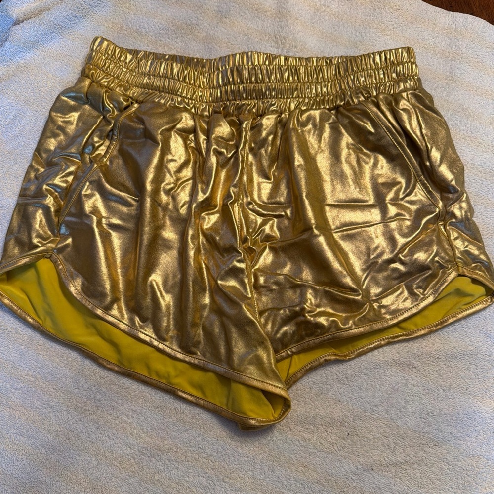 Makarthy Ladies Size XL Gold Satin Shorts